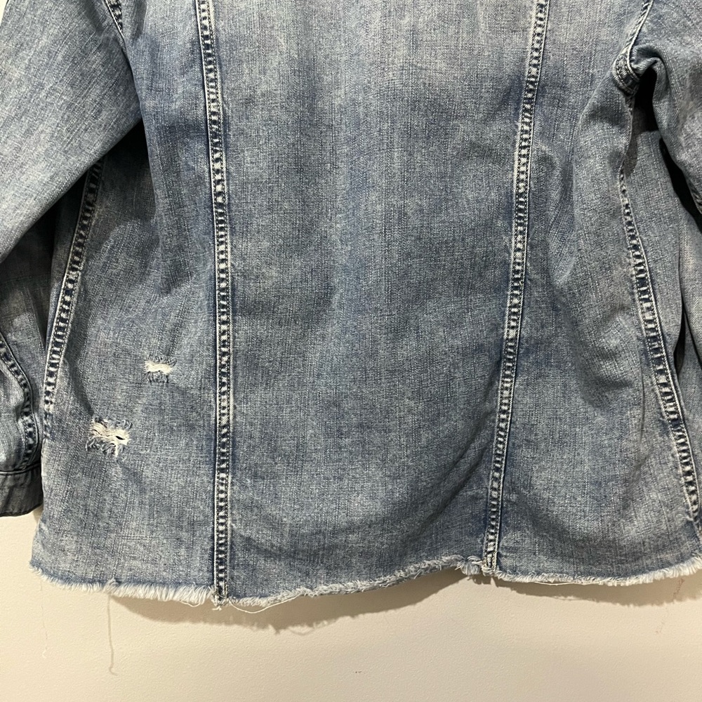 SOLD! Taking to consignment 7/31 Vici Layne distressed denim Jean jacket - Picture 12 of 16